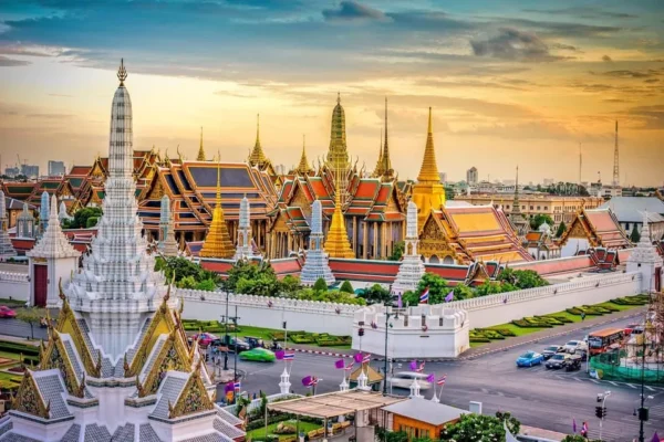 Grand Palace, Wat Pho, and Wat Arun Guided Tour